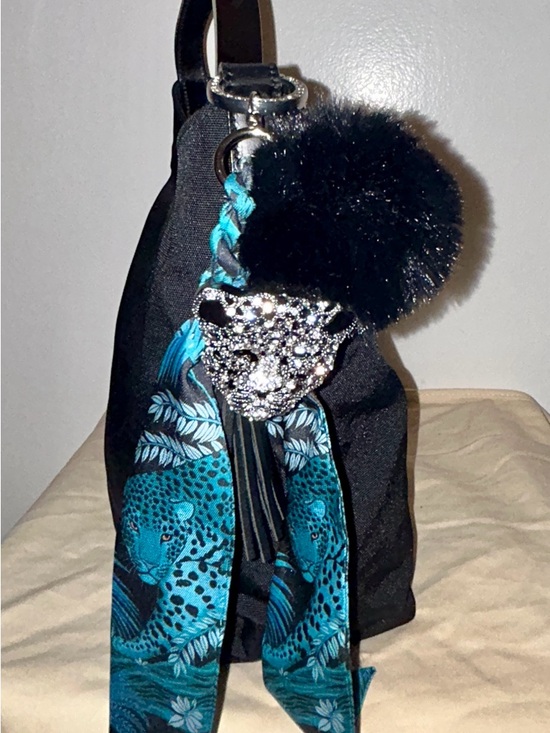Gucci Black Shoulder Bag with Turquoise Scarf and Crystal Cat Charm - Picture 12 of 12
